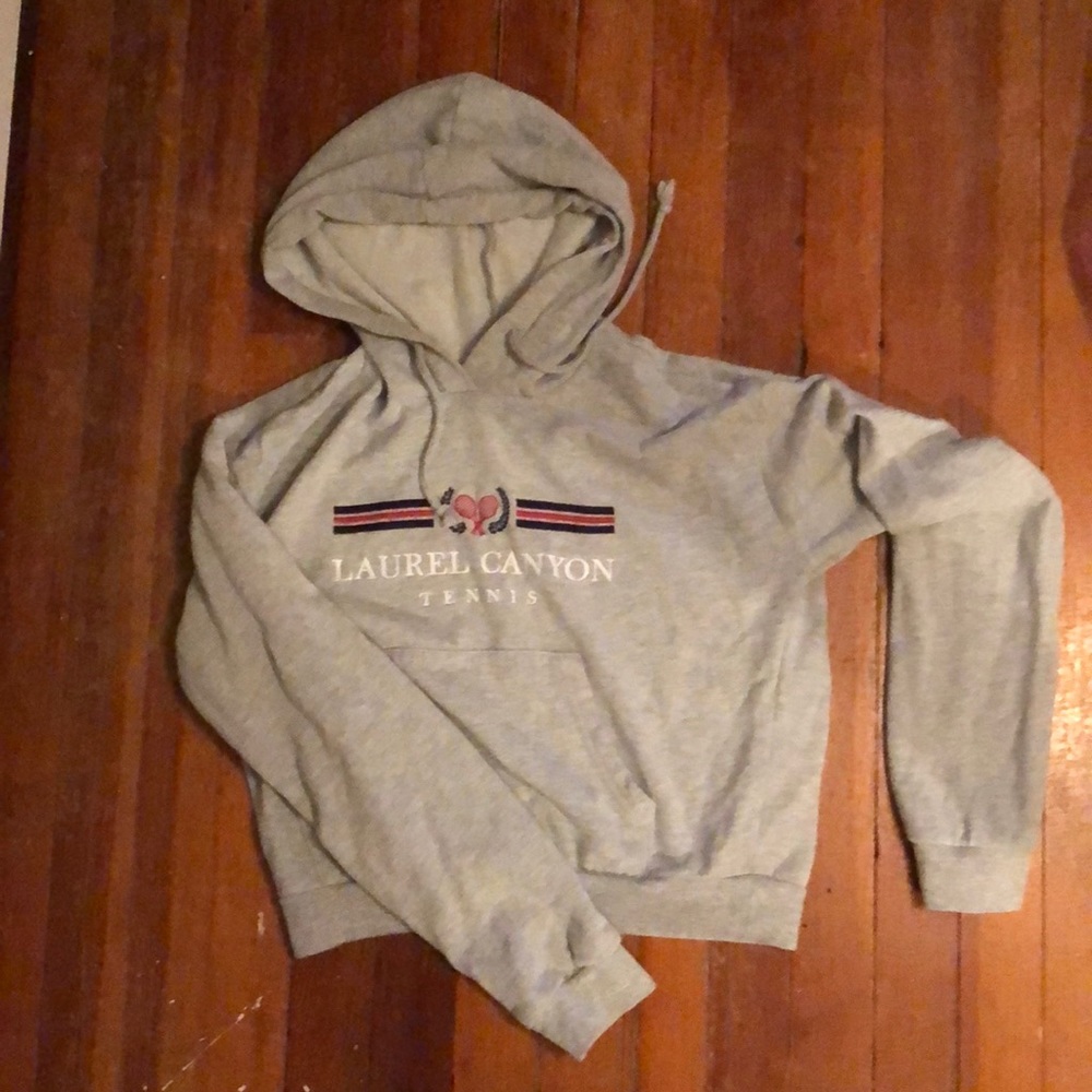Cropped light sweatshirt